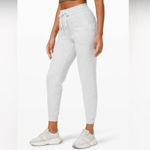 Lululemon Scuba High-Rise Jogger *Fleece 28” - Heathered Core Ultra Light Grey 2